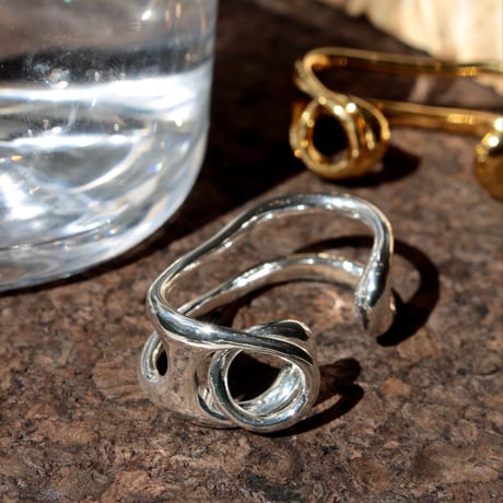 Fibula w ring (one color)