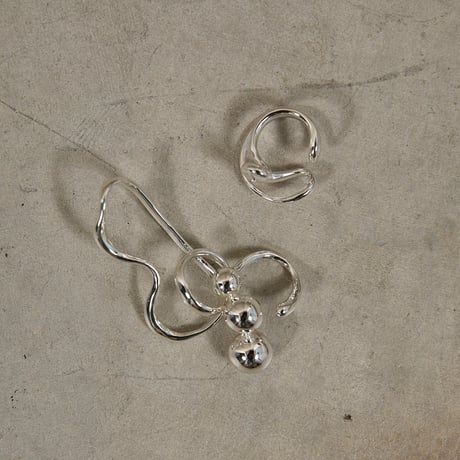 Pome motif ring