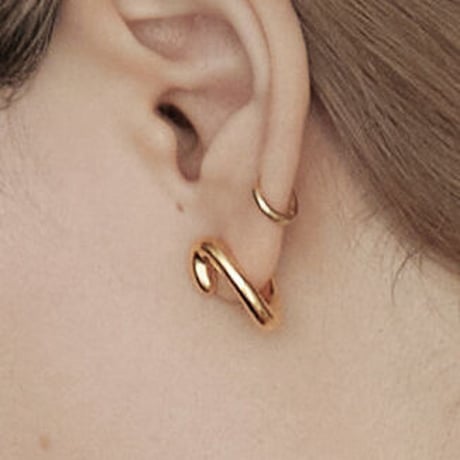 Figue hoop pierce