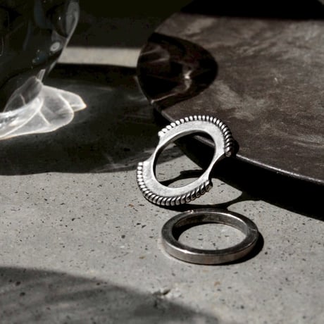 Twist hoop ring