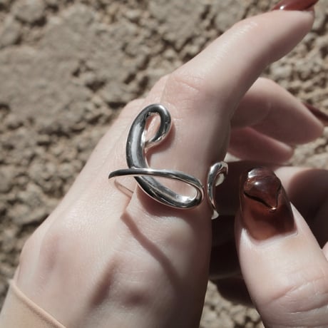 Stream earcuff ring
