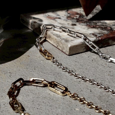 Pome motif necklace