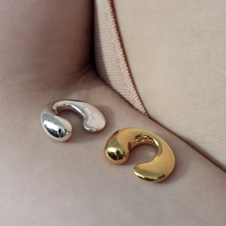 Moist asymmetry earcuff (one color)