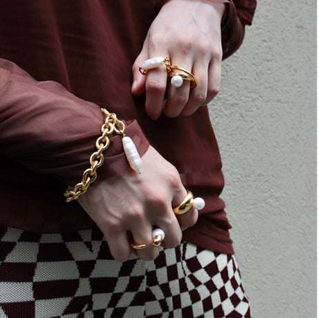 Neo coil round pearl ring