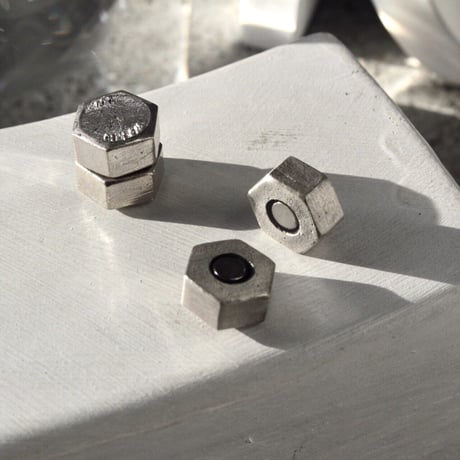 Nut magnet pierce (1P) [Unisex line]