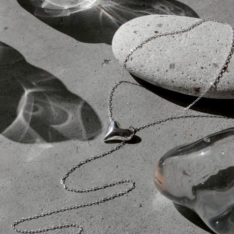 Distort heart necklace