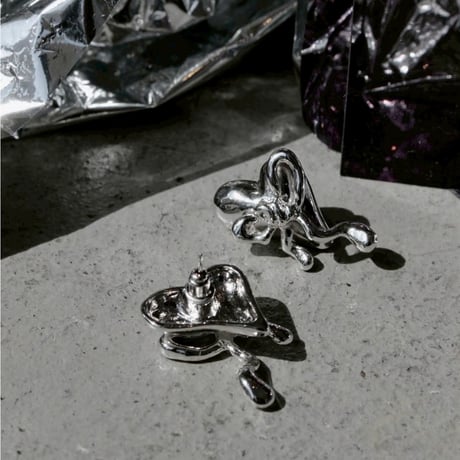 Distort ribbon pierce