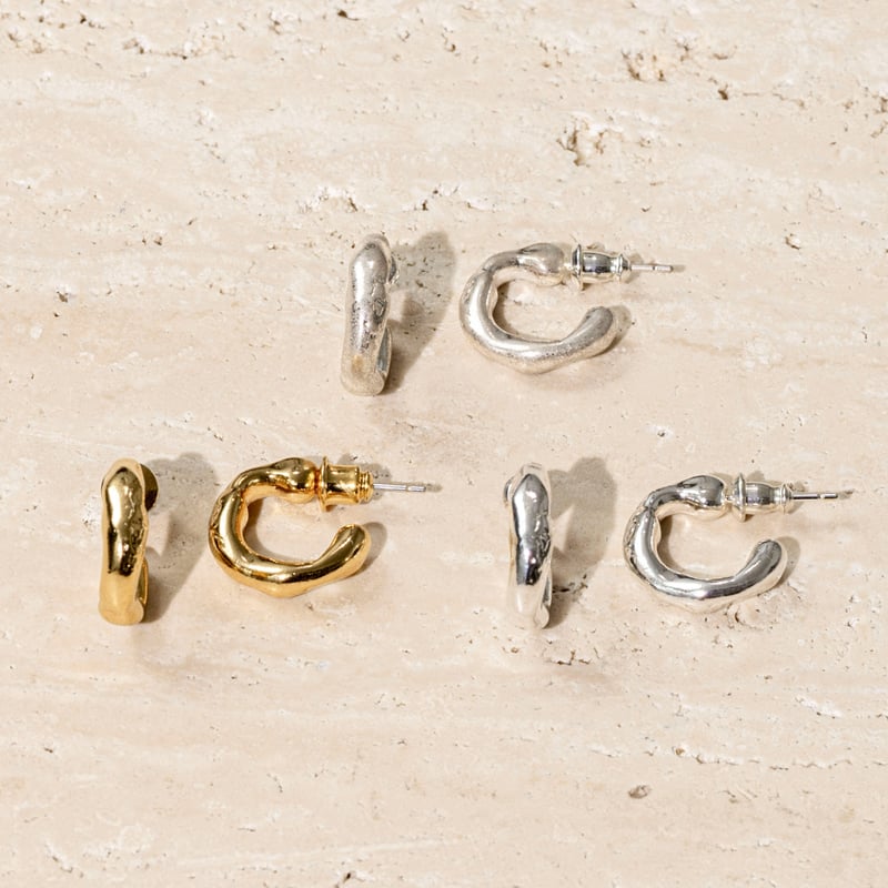 美品　soierie ソワリー　Connect eight hoop ピアス Mud wall hoop pierce [Unisex line] | Soierie On