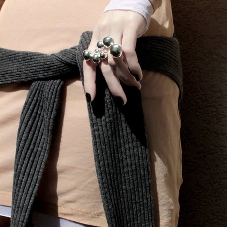 Pome motif ring