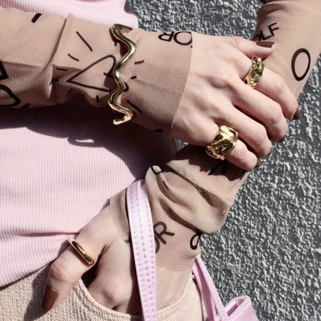 Drape pinky ring
