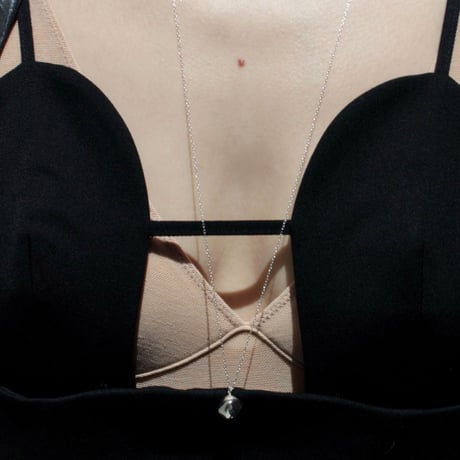 Moist drop single necklace