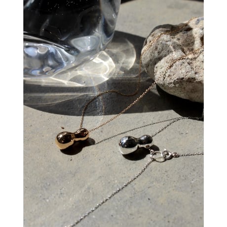 Metal pearl necklace