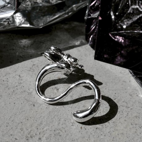 Distort ribbon w ring