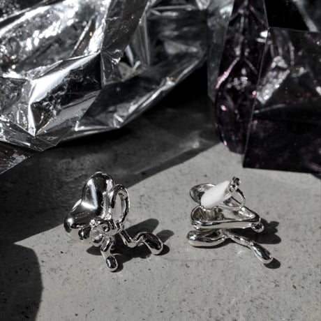 Distort ribbon earring