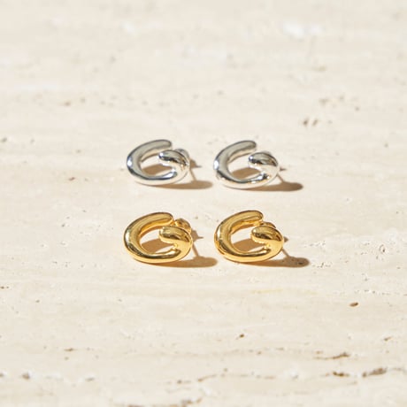 Figue hoop pierce