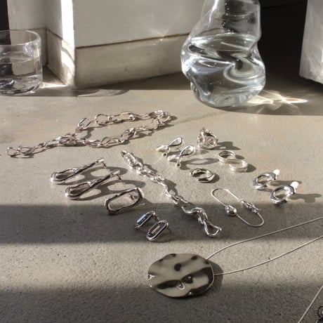 Connect loop necklace
