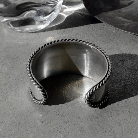 Twist bangle