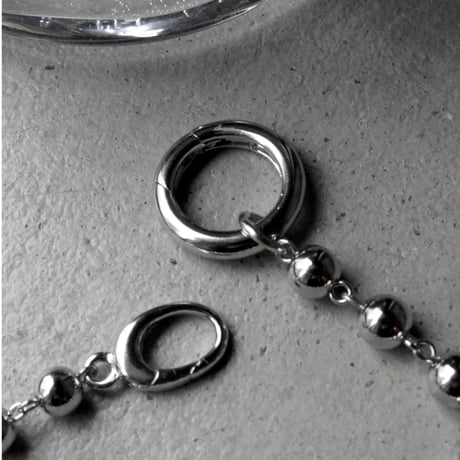 Metal ball carabiner necklace / Middle