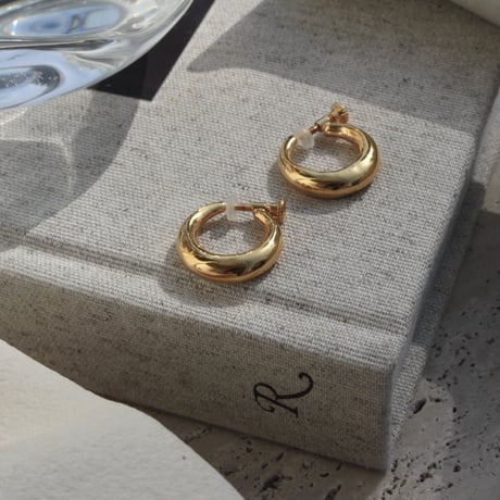 norme sleek earing / SV925＋Gold Plated