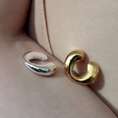 Moist asymmetry earcuff (one color)