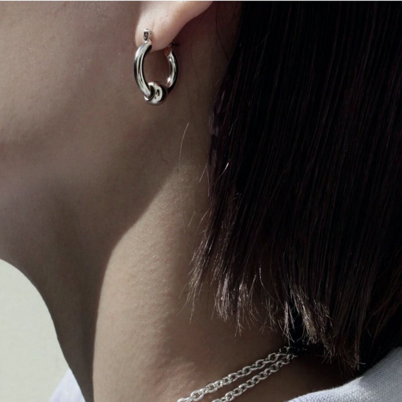 美品 soierie ソワリー Connect eight hoop ピアス Metal furniture hoop pierce (gloss/2P) [Unisex