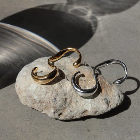 Metal art three finger ring (one color)