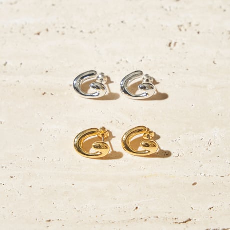 Figue hoop pierce