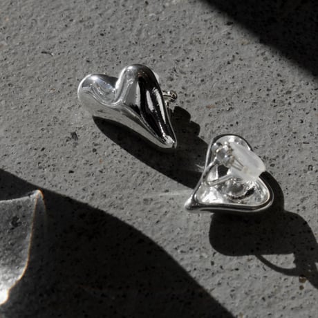 Distort heart earring
