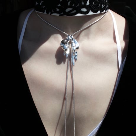 Ribbon loop necklace
