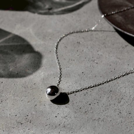 Moist drop necklace