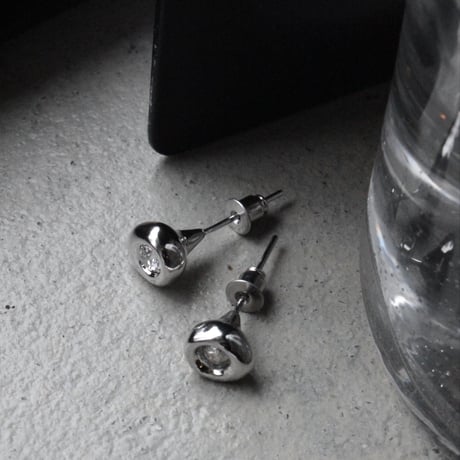 Dark metal pierce