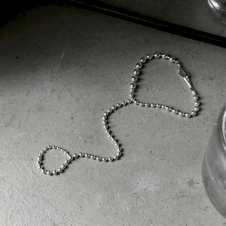 Pome ballchain finger bracelet