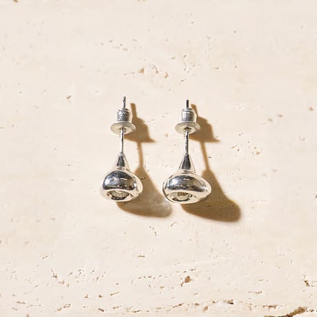 Dark metal pierce