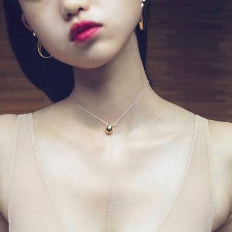 Moist drop necklace