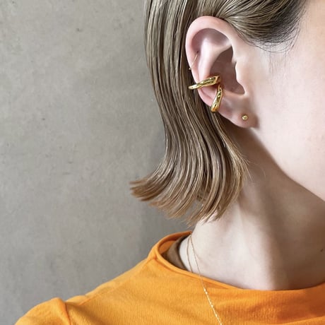 Moist asymmetry earcuff (one color)