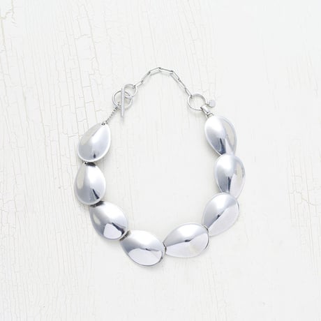 Large motif necklace