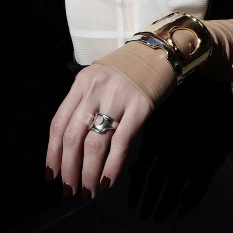 Moon surface slim bangle (one color)