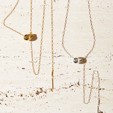 Metal large pearl necklace