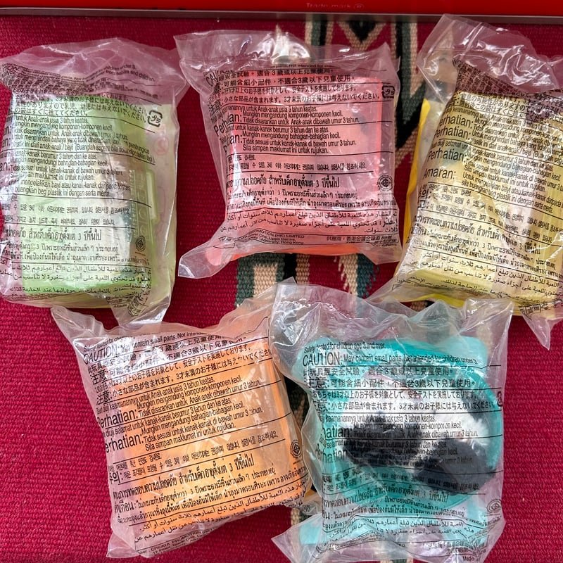 2000s McDonald HAPPY SET TOY “THE DOG®” Artlist 2000s McDonald HAPPY SET TOY “THE DOG®” Artlist