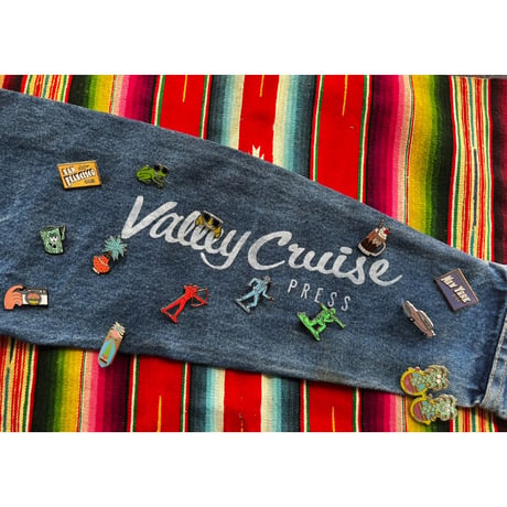 【DEAD STOCK】CALIFORNIAN PIN-BADGE (VALLEY CRUISE PRESS)  PINS “Sunset Camera”