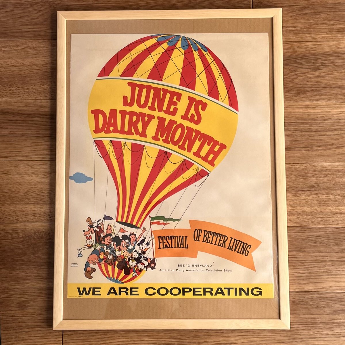 50s Disney “JUNE IS DAIRY MONTH” ADVERTISING POSTER 1955年製 ディズニー ポスター  デッドストック② ナチュラルウッドフレーム入り