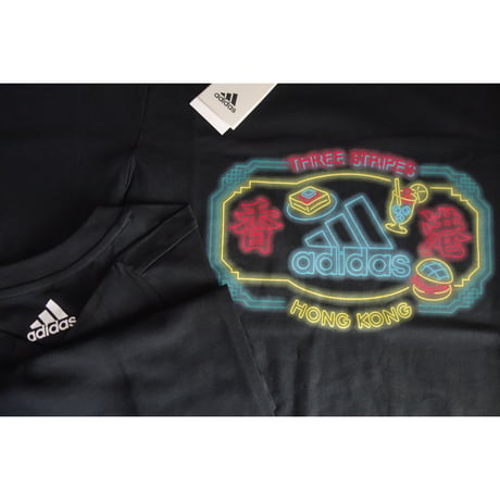 【香港☆adidas】＜Unisex＞特色香港アートT 恤 / 半袖・黑色  #503292N