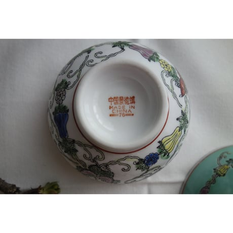 【香港☆碗】粉彩洋蓮胡蝶柄蝶紋様 2色Bowl    /  中国景徳鎮  #604263R