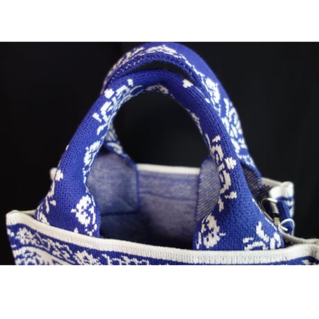 人気！！＜予約商品＞【香港 ☆ Hoopla HK】「青花瓷圖案」直版紙袋型手袋   /  China Porcelain Vertical Book Tote  #R022713R