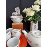 【香港☆中国制造】　　「帝華柄」茶壺   /  叉燒飯碗と同じ柄の「紅梅ティーポット」 #509287N