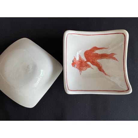 【香港☆粵東磁廠】手描き＜金魚＞深さのある小鉢  /　Yuet Tung China Works  #502276N