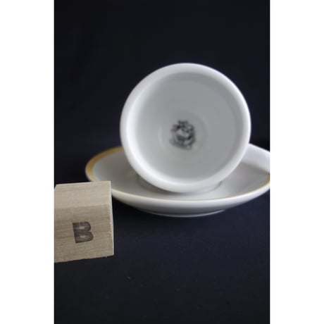 ＜希少70th＞【香港☆茶餐廳食器】＜漫畫＞  黑白淡奶BLACK&WHITE / 衝撃に耐えて頑張るCup & Saucer  #6032952N
