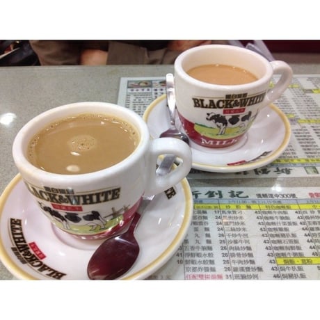 ＜希少70th＞【香港☆茶餐廳食器】＜漫畫＞  黑白淡奶BLACK&WHITE / 衝撃に耐えて頑張るCup & Saucer  #6032952N