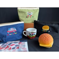 <ラスト1>【香港☆H.K.souvenir】 特色香港刺繍ポーチ（３種類）   / 雪糕車・黑白・菠蘿油  #SA6012939R