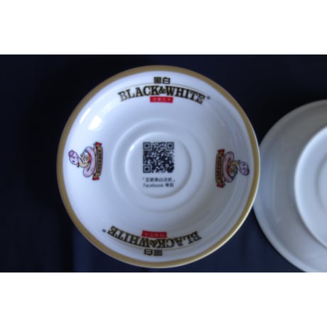 【香港☆茶餐廳食器】＜干支・蛇年＞黑白淡奶BLACK&WHITE / 衝撃に耐えて頑張るCup & Saucer  #502265N